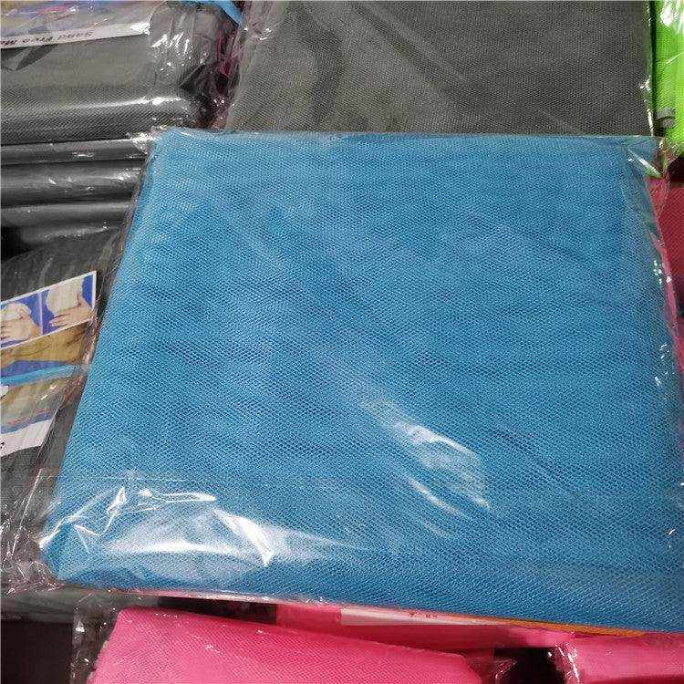 Beach mat designed to prevent sand leakage for travel and picnics