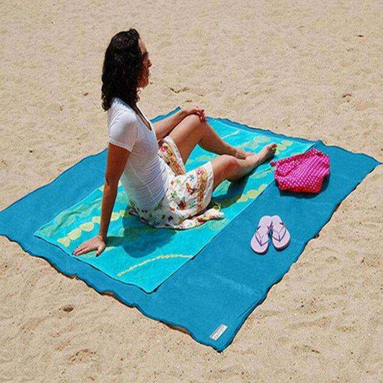 Beach mat designed to prevent leaking sand for parent-child travel and picnics