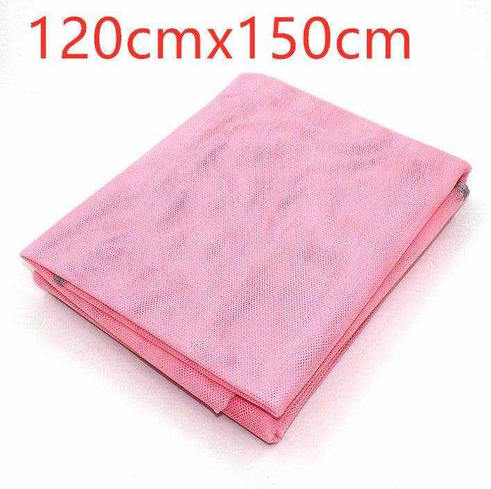 Parent and child using polyester beach mat with sand leakage design for self-driving tours and picnics